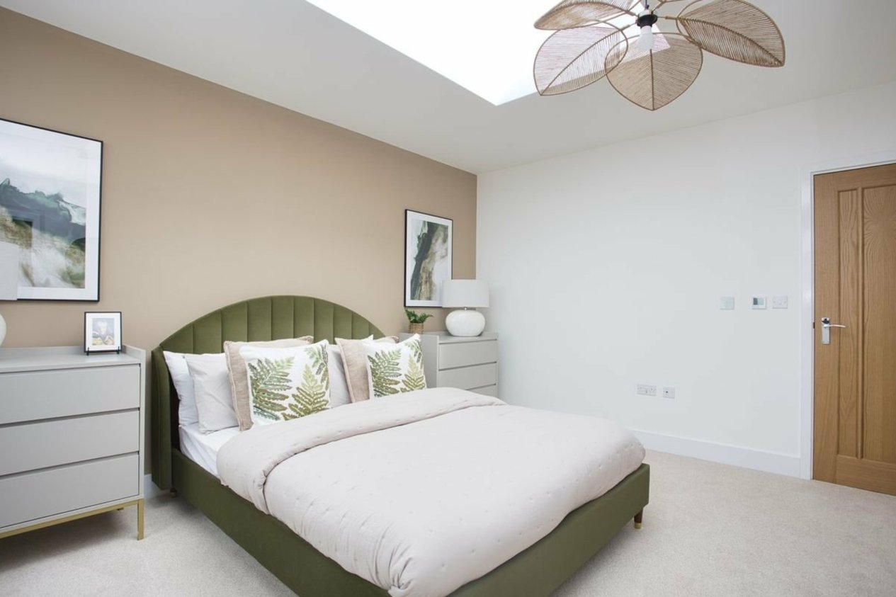 Properties Under Offer in Officers View Guston