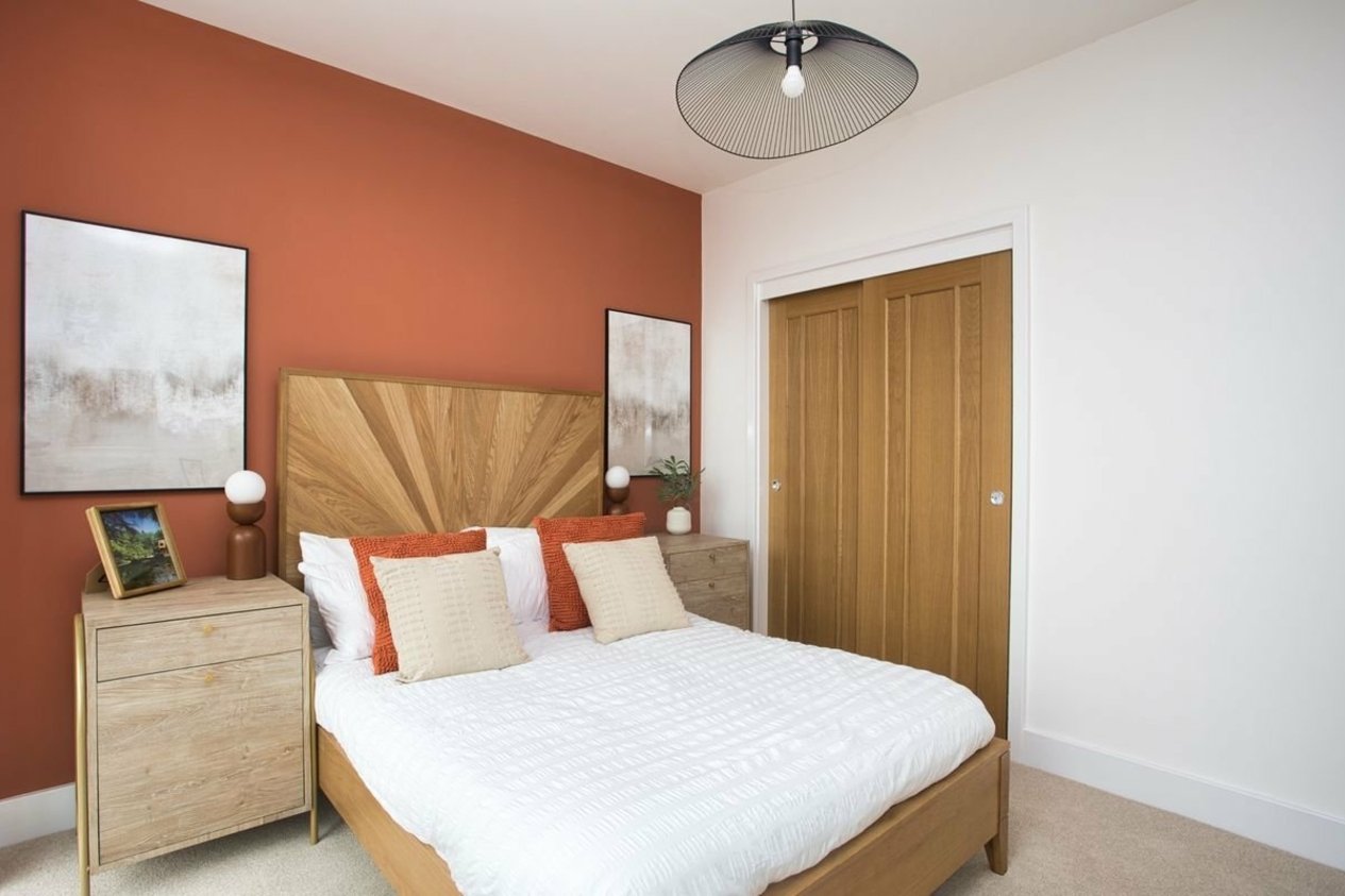 Properties Under Offer in Officers View Guston