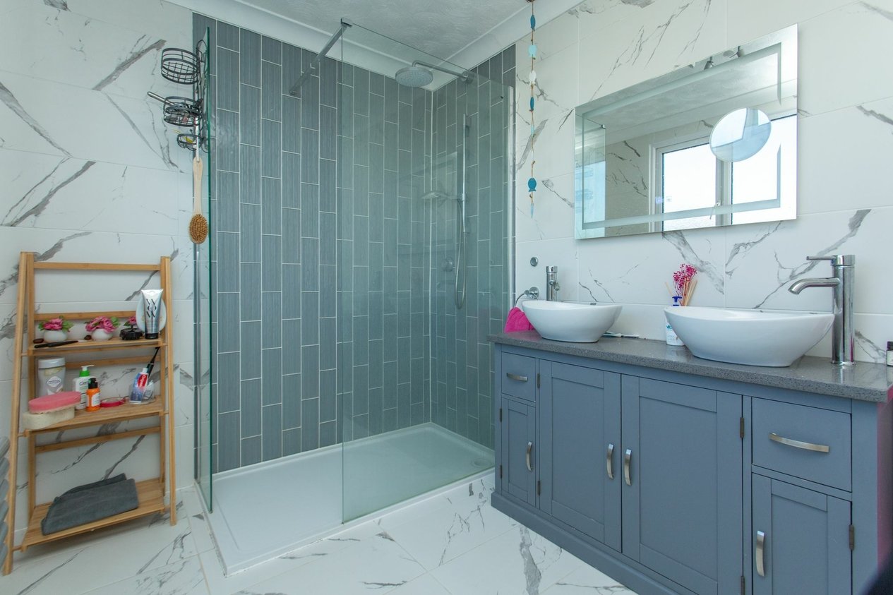 Properties For Sale in Old Roman Road  Martin Mill