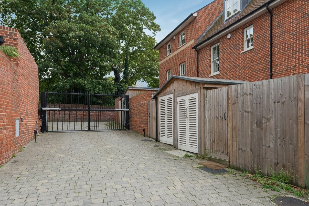 Properties For Sale in Old Ruttington Lane Canterbury
