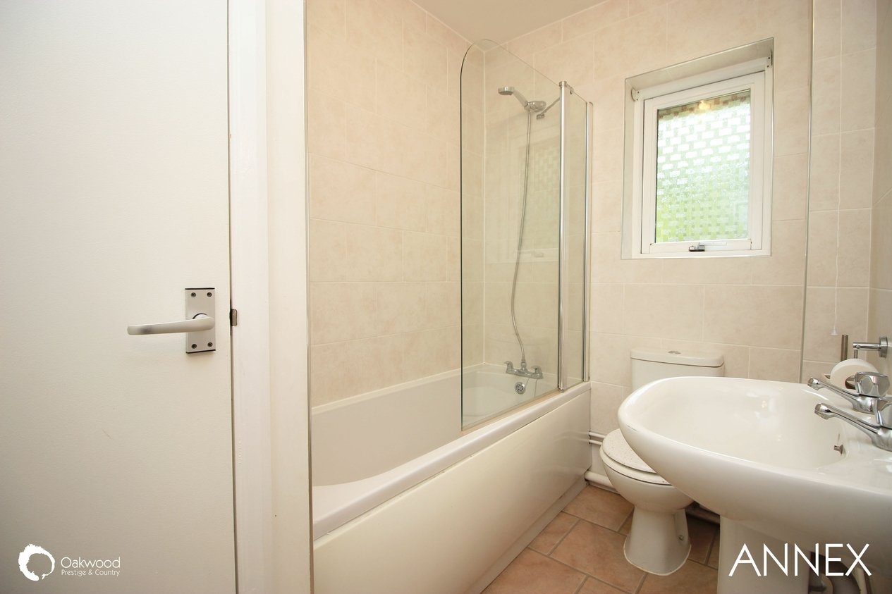 Properties Under Offer in Ostlers Lane Sarre