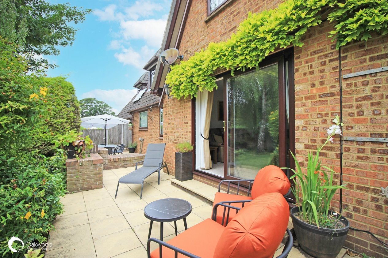 Properties Under Offer in Ostlers Lane Sarre