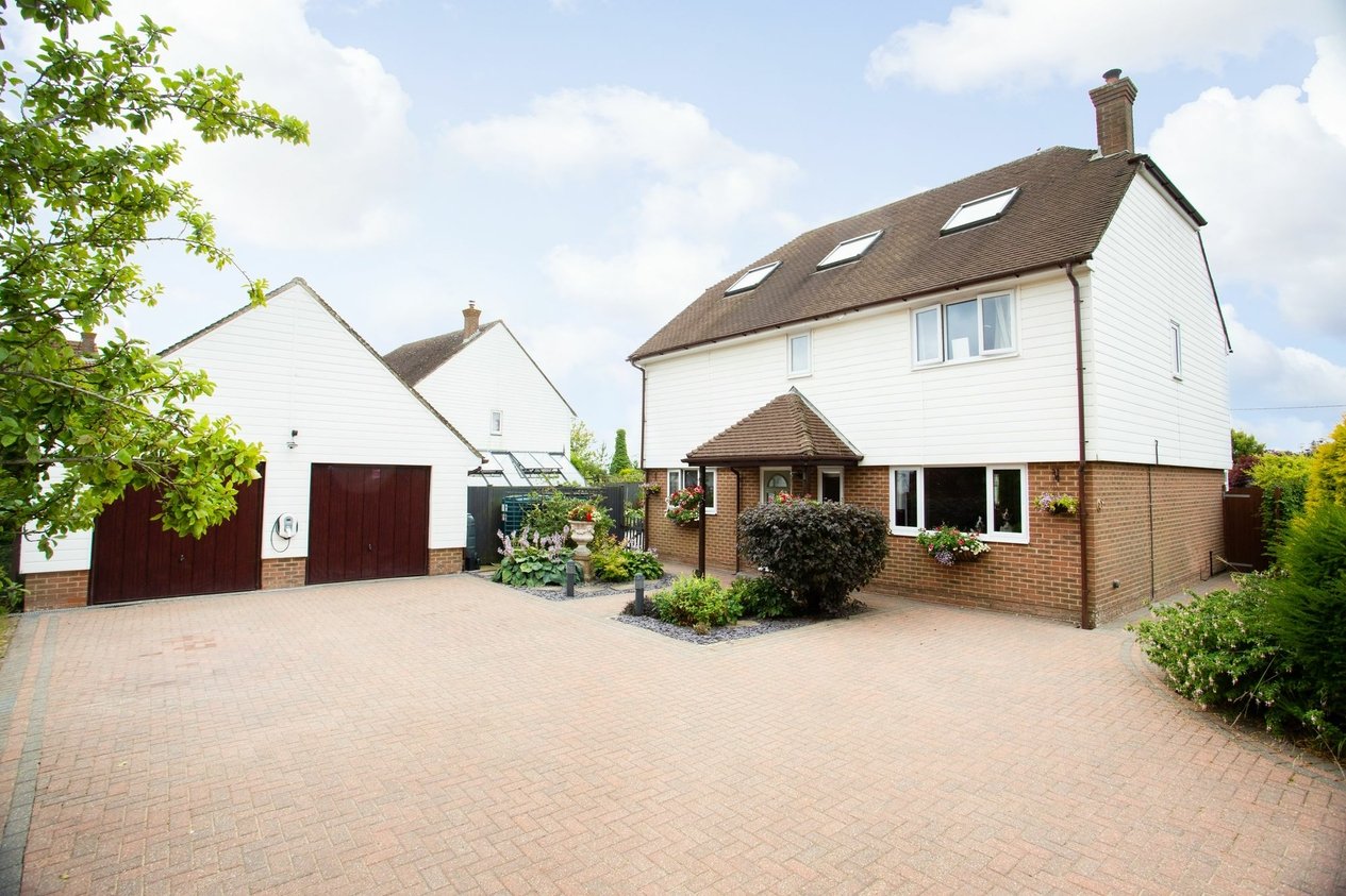 Properties For Sale in Painesfield Close  Burmarsh