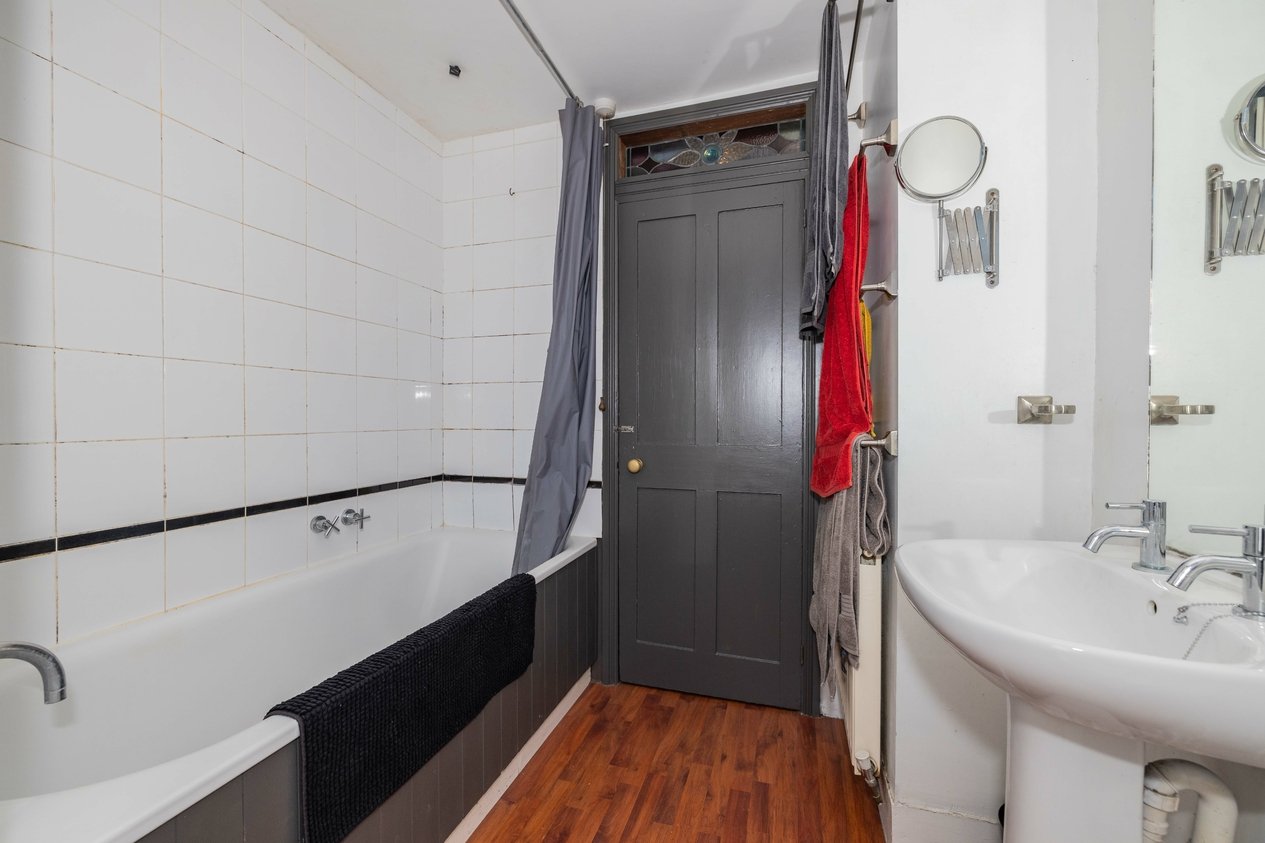 Properties Under Offer in Park Road Faversham