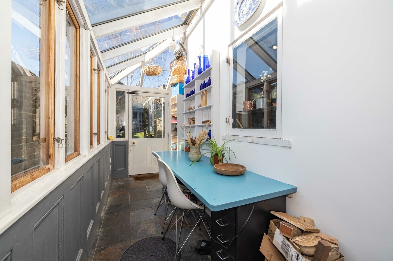 Properties Under Offer in Park Road Faversham