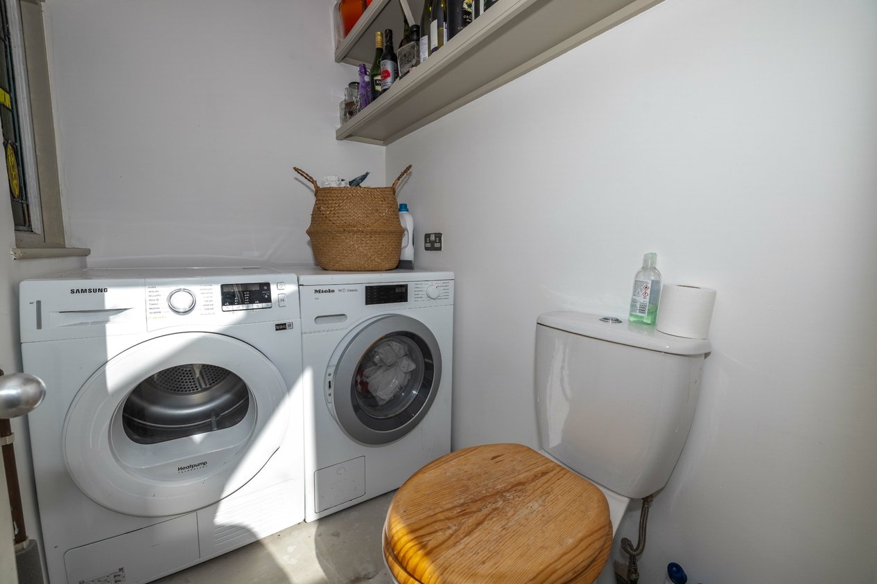 Properties Under Offer in Park Road Faversham