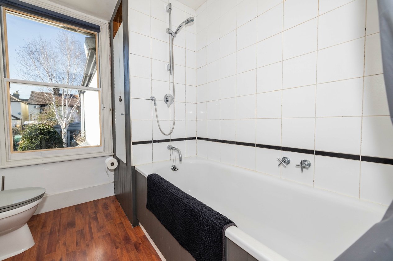 Properties Under Offer in Park Road Faversham