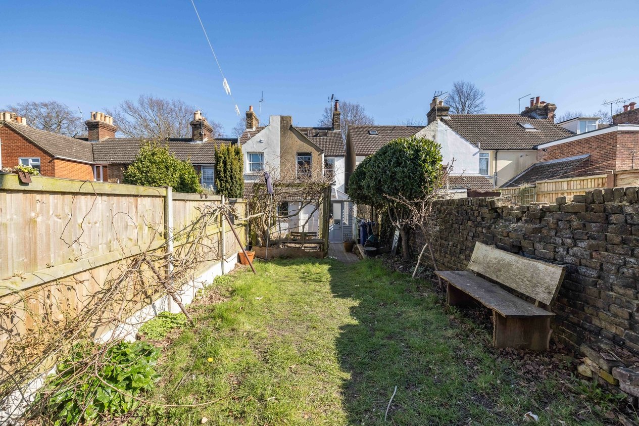 Properties Under Offer in Park Road Faversham