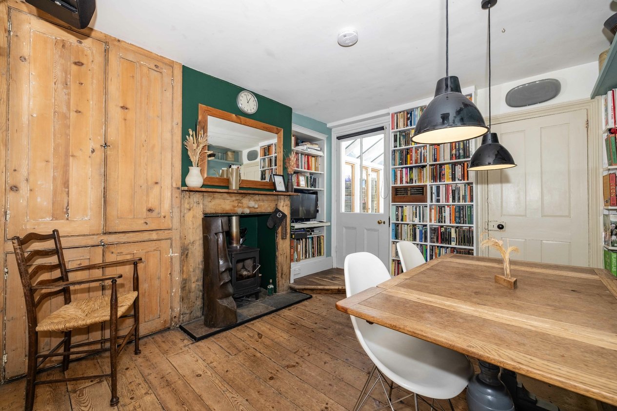 Properties Under Offer in Park Road Faversham
