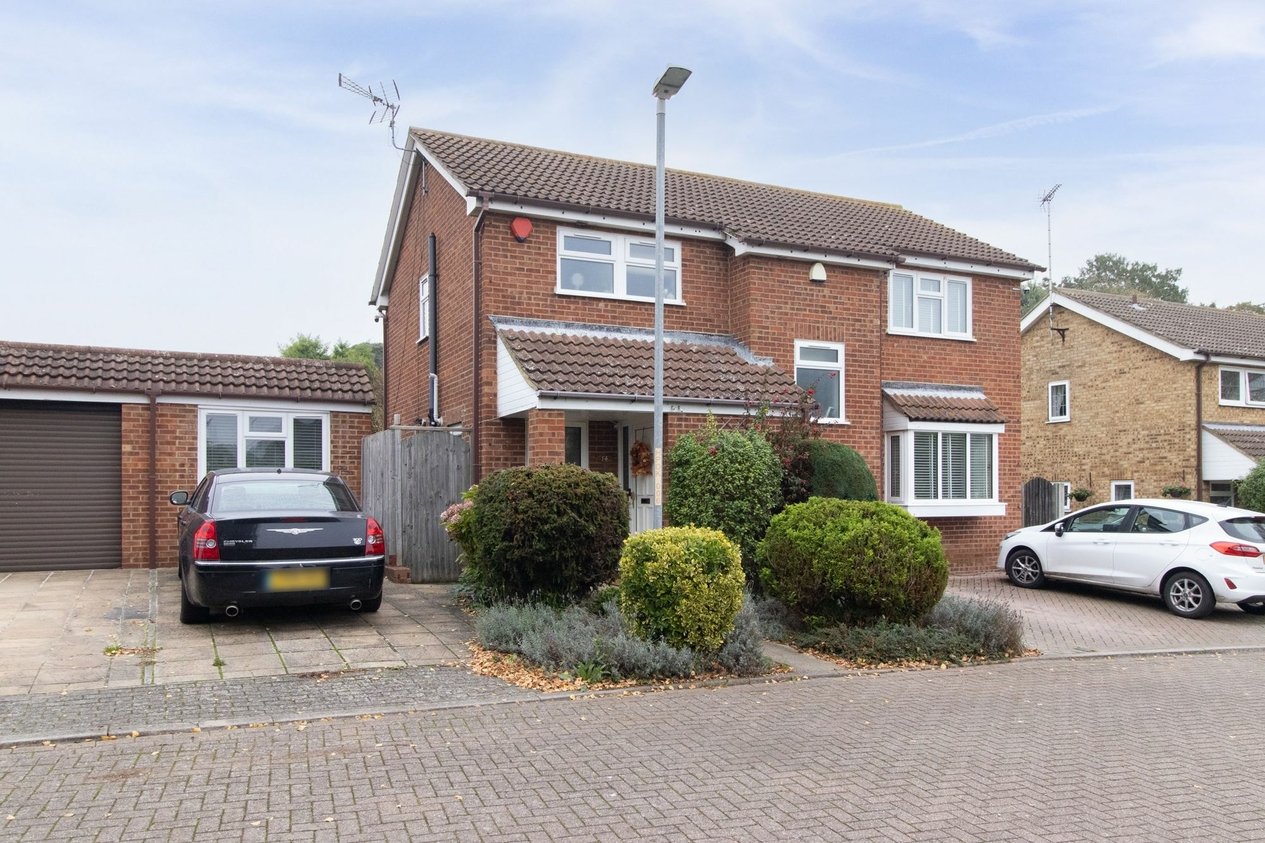 Properties For Sale in Park Wood Close  Broadstairs