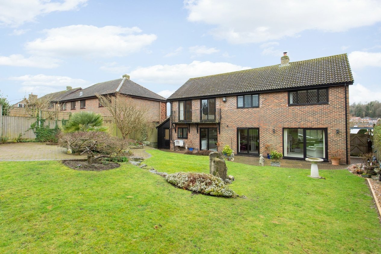 Properties For Sale in Pavilion Meadow  Dover
