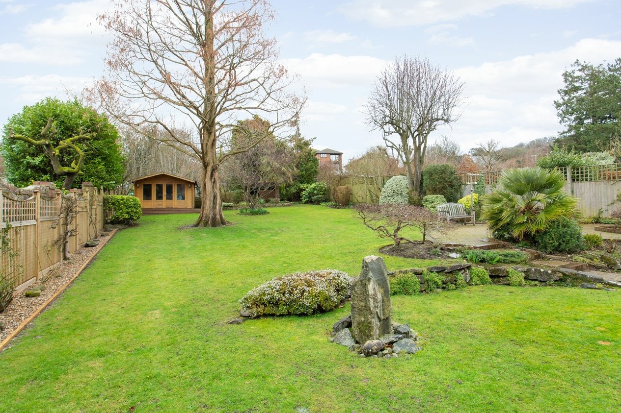 Properties For Sale in Pavilion Meadow  Dover