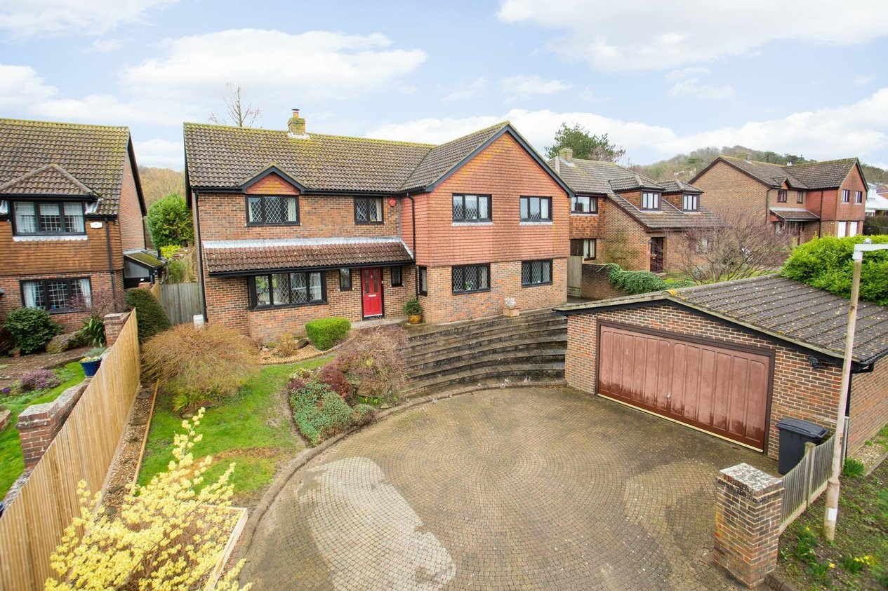 Properties For Sale in Pavilion Meadow  Dover