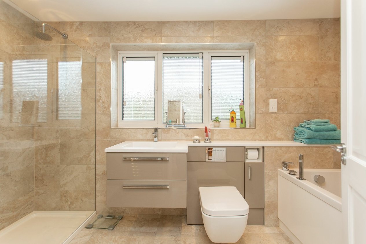 Properties For Sale in Pavilion Meadow  Dover