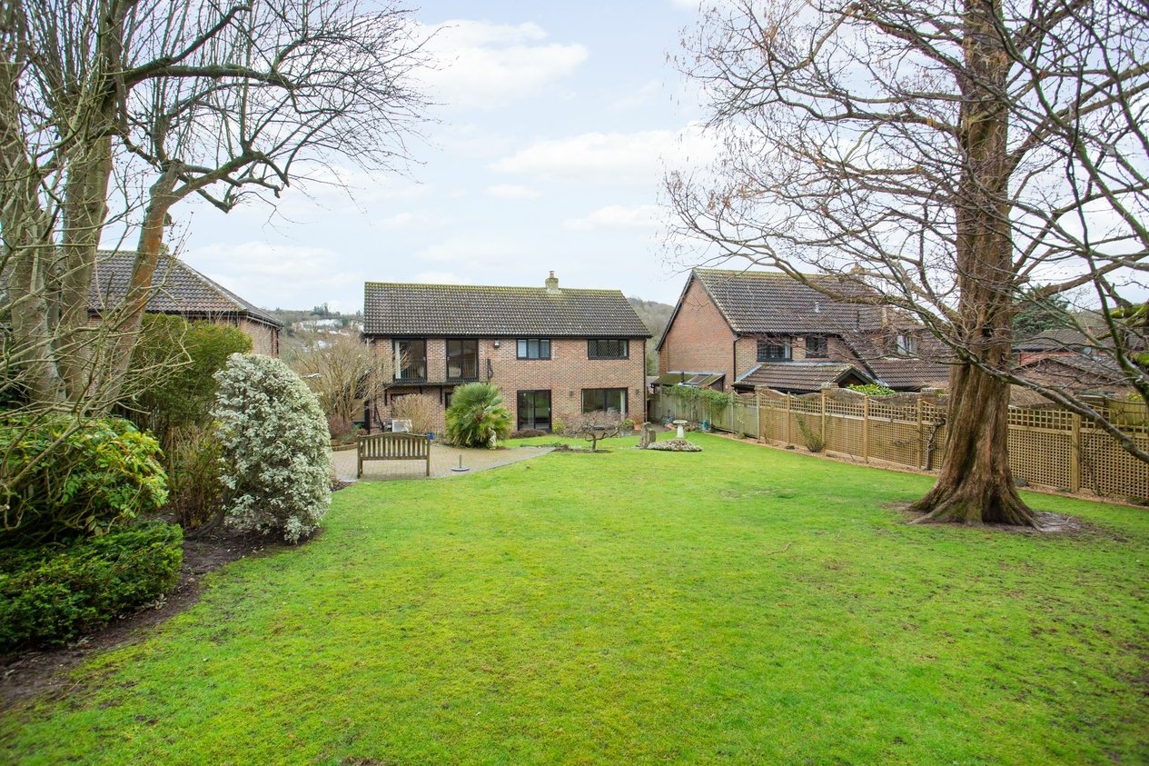 Properties For Sale in Pavilion Meadow  Dover