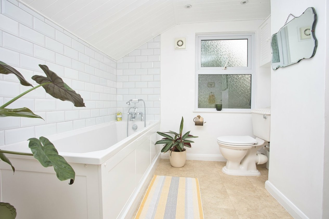 Properties Under Offer in Pavilion Road Folkestone