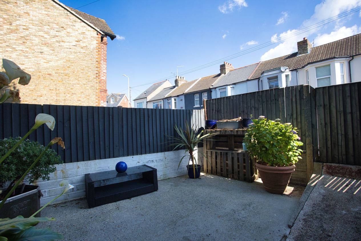House Terraced for sale in Pavilion Road,Folkestone Miles & Barr