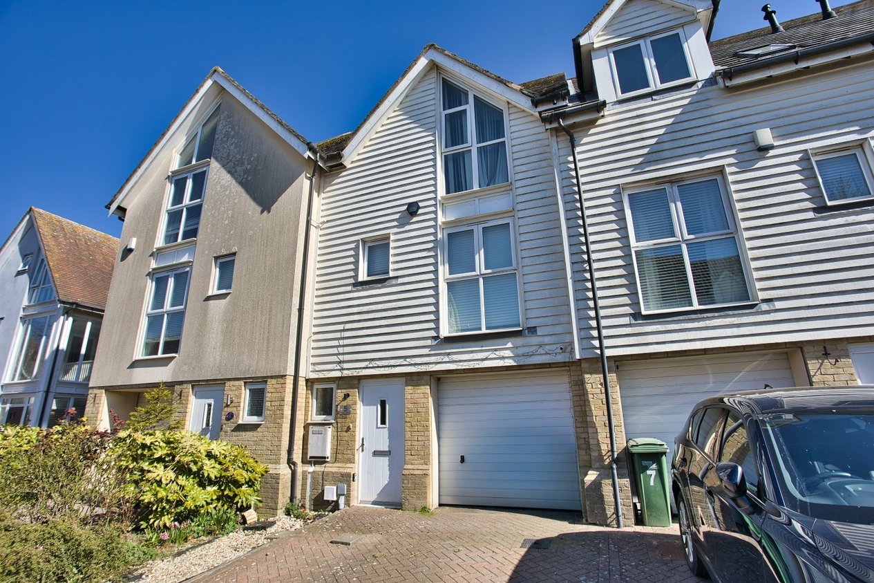 Properties For Sale in Paxton Avenue Hawkinge