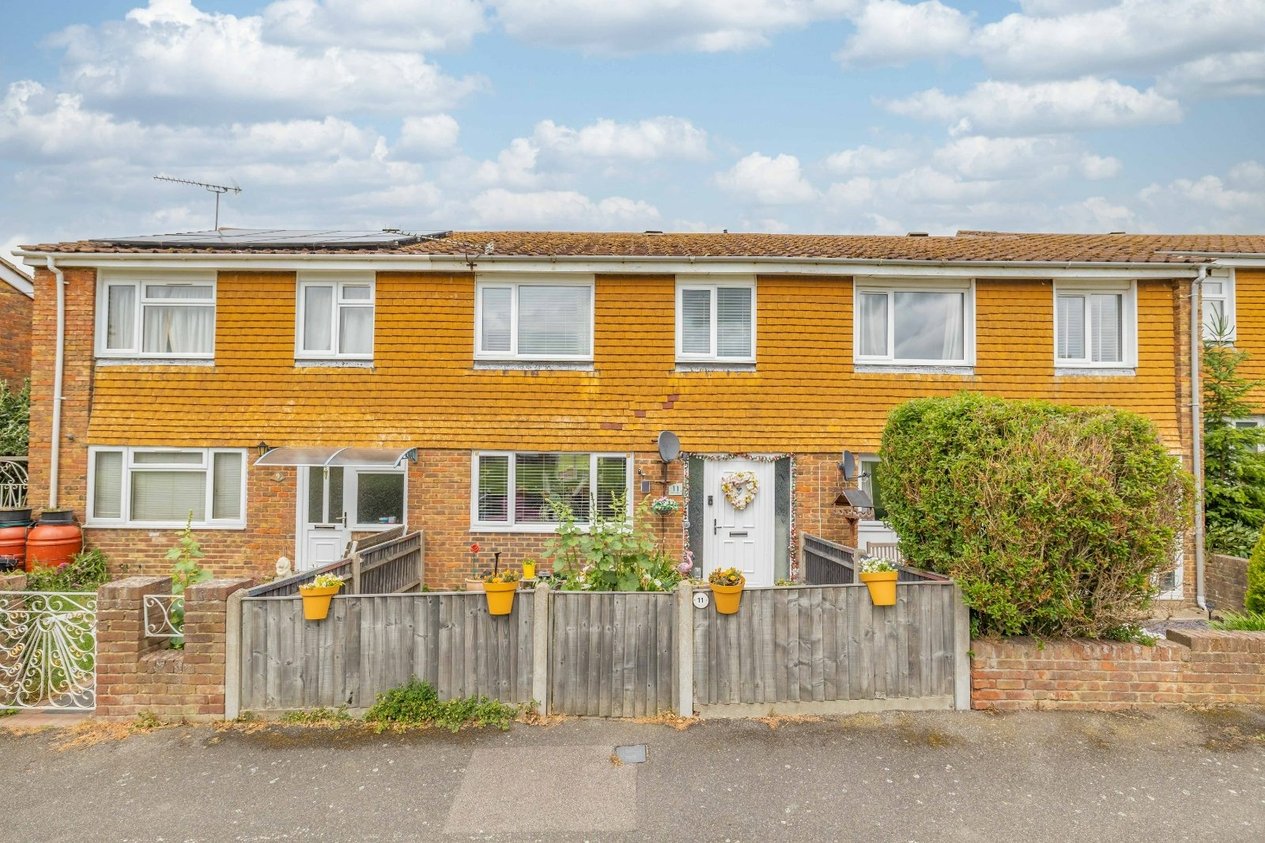 Properties For Sale in Pear Tree Walk Newington