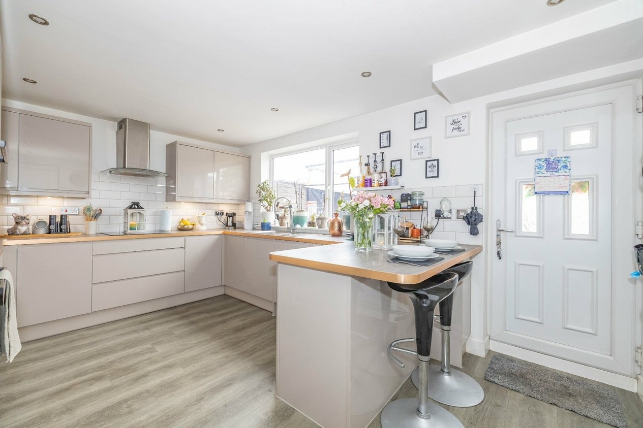Properties For Sale in Pear Tree Walk Newington