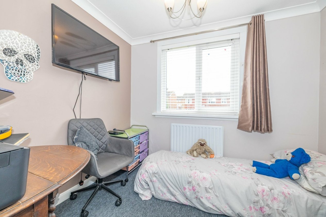 Properties For Sale in Pear Tree Walk Newington