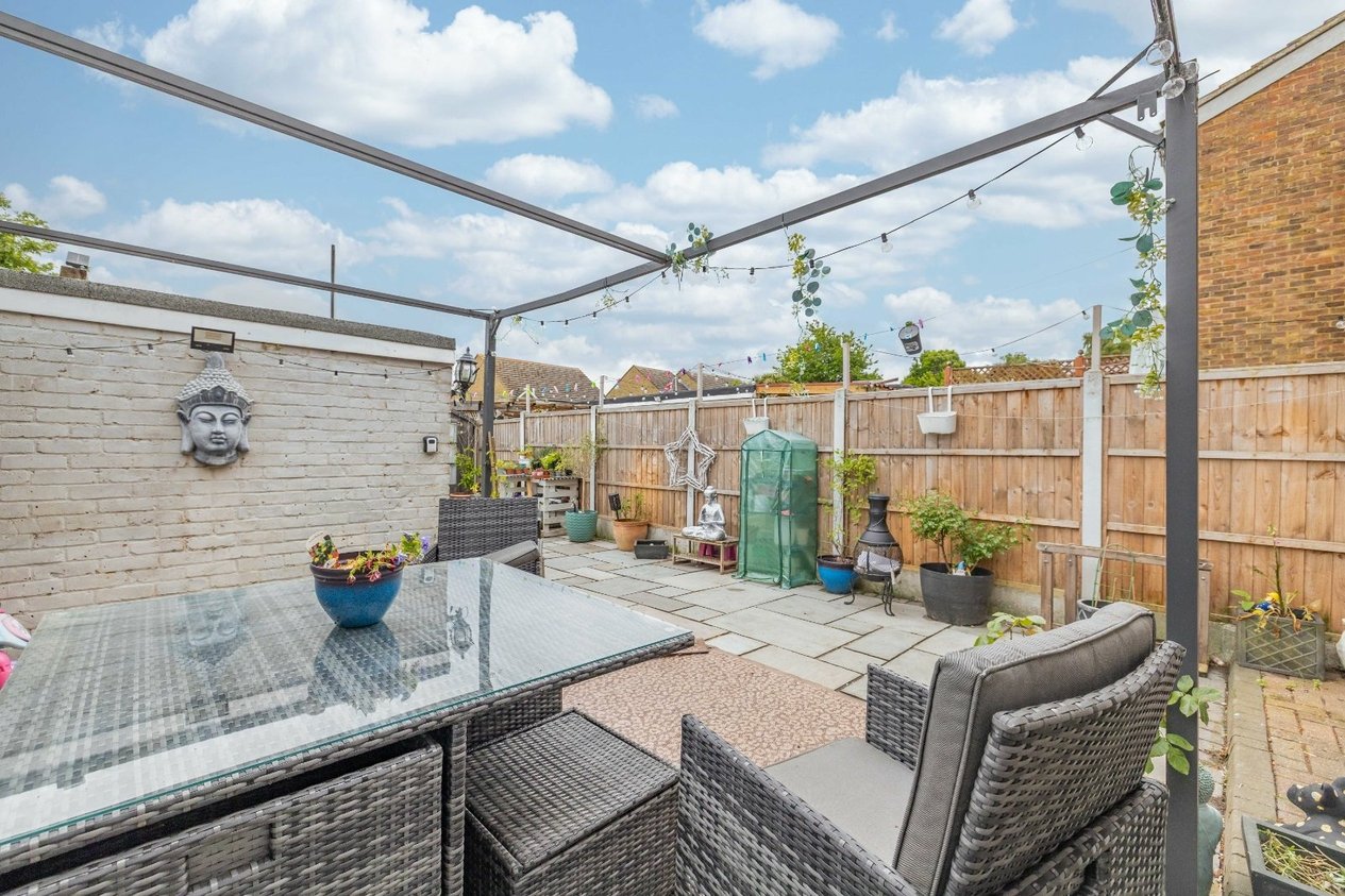 Properties For Sale in Pear Tree Walk Newington