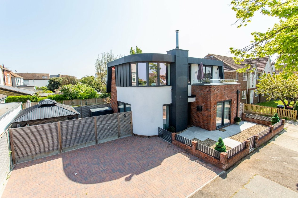 Properties Under Offer in Pier Avenue Whitstable