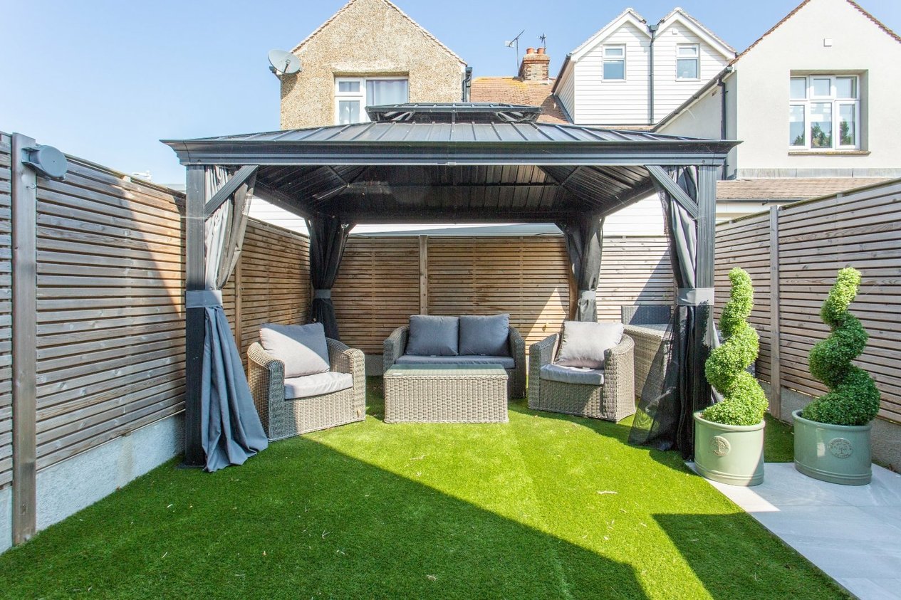 Properties Under Offer in Pier Avenue Whitstable