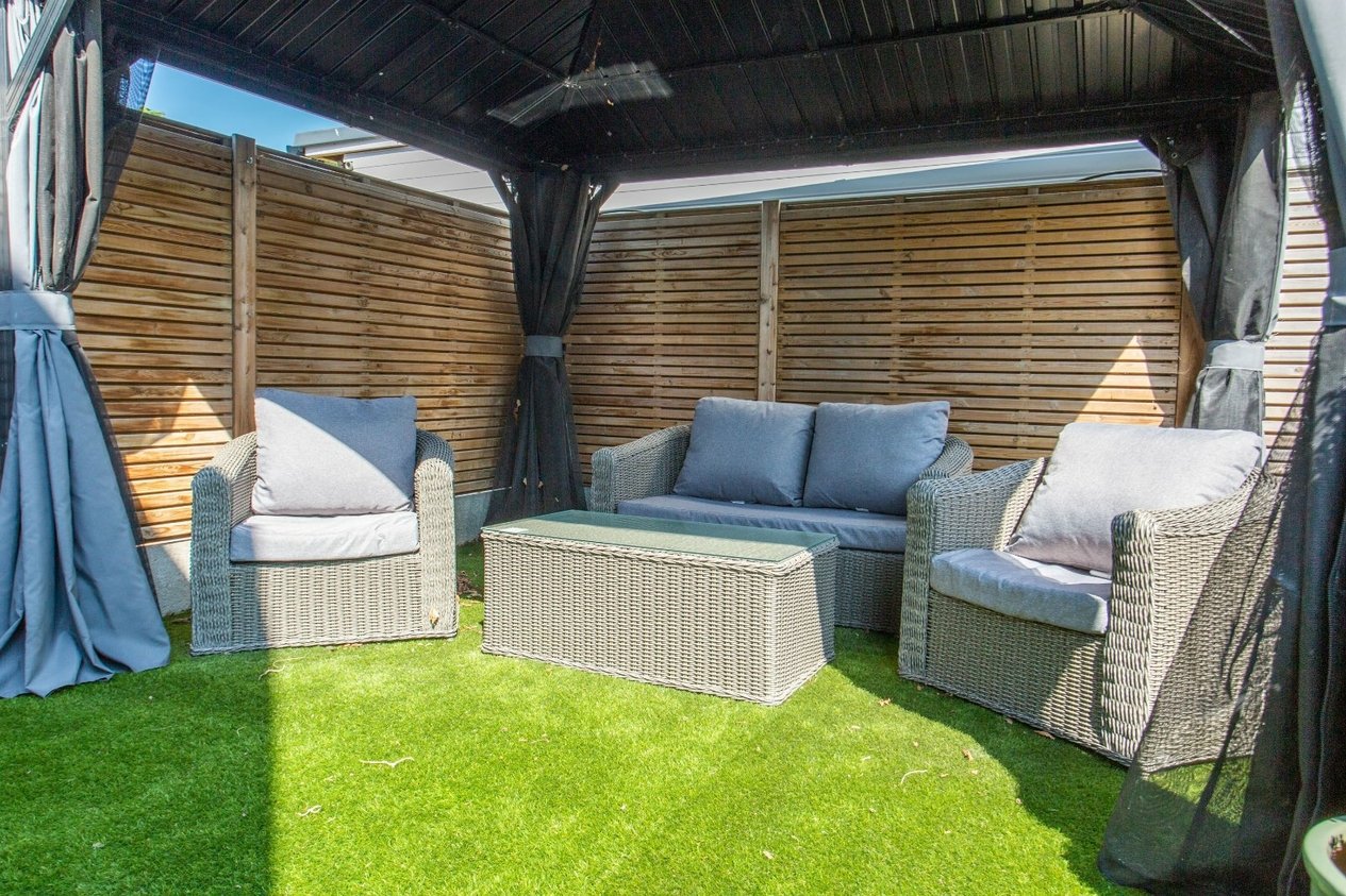 Properties Under Offer in Pier Avenue Whitstable
