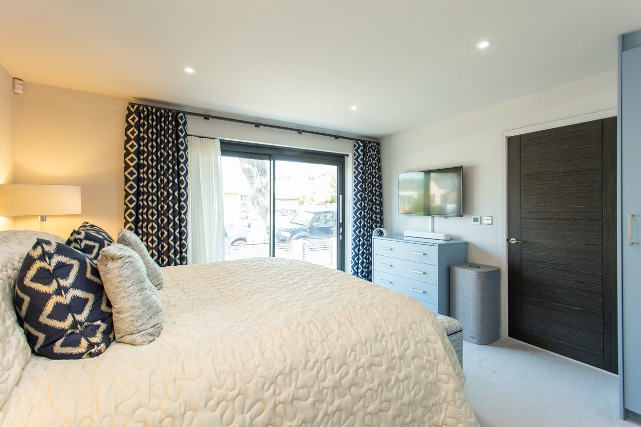 Properties Under Offer in Pier Avenue Whitstable