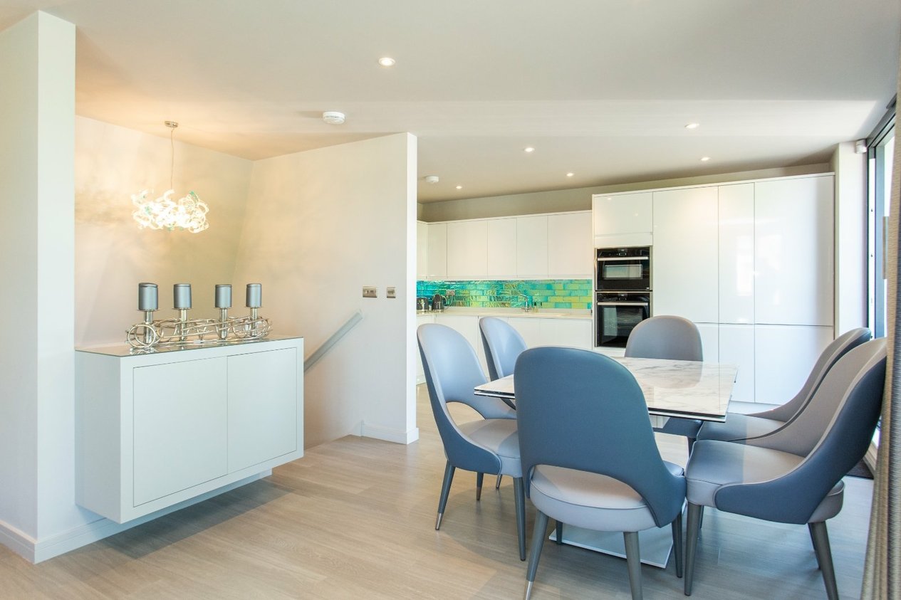Properties Under Offer in Pier Avenue Whitstable