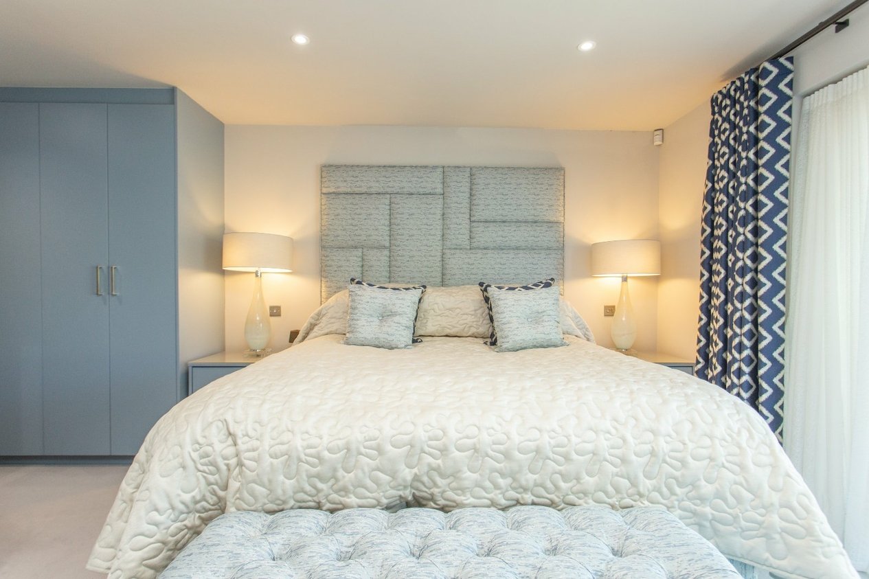Properties Under Offer in Pier Avenue Whitstable