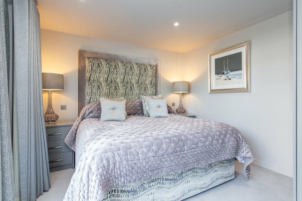 Properties Under Offer in Pier Avenue Whitstable