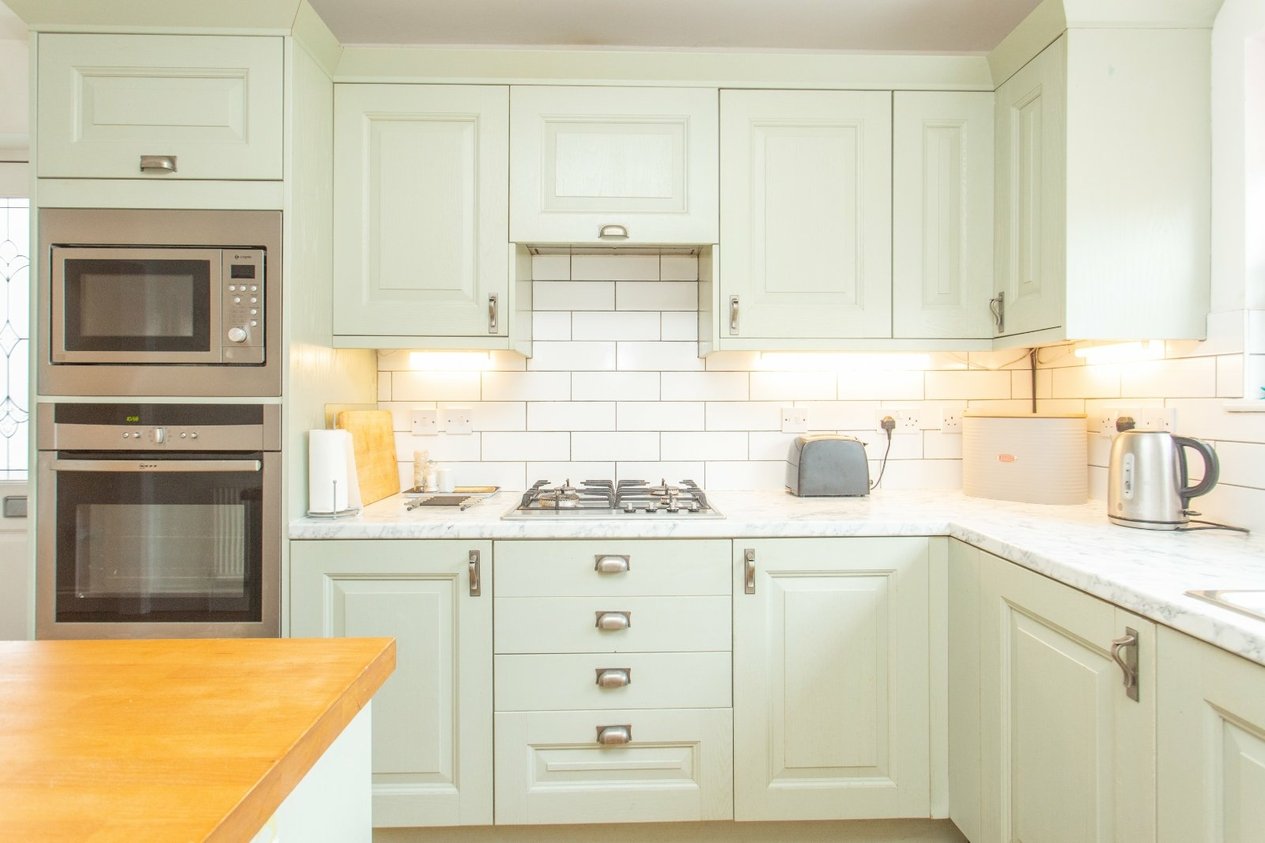 Properties Under Offer in Pier Avenue Whitstable