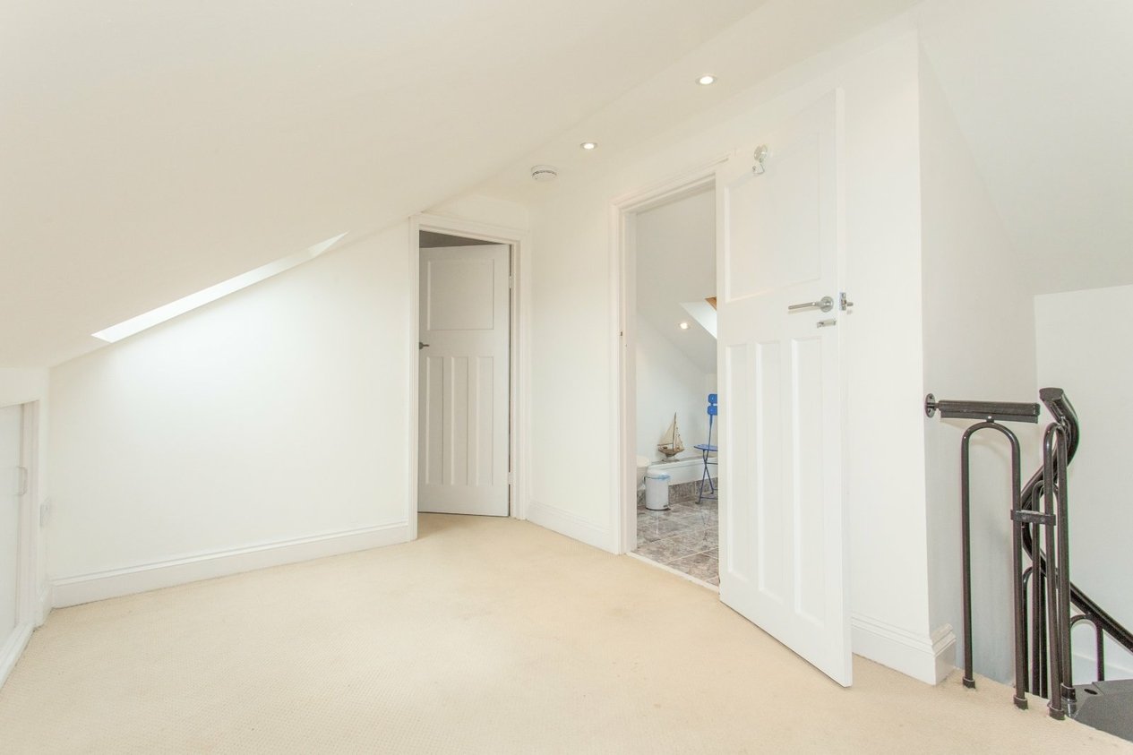 Properties Under Offer in Pier Avenue Whitstable