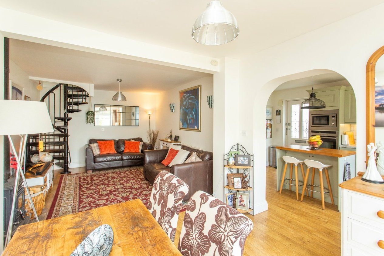 Properties Under Offer in Pier Avenue Whitstable