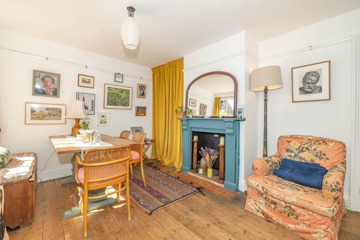 Properties Under Offer in Plantation Road Faversham
