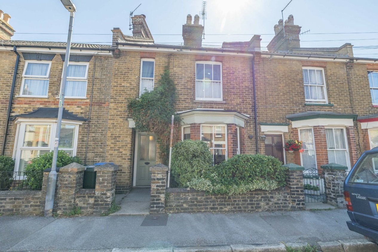 Properties Under Offer in Plantation Road Faversham