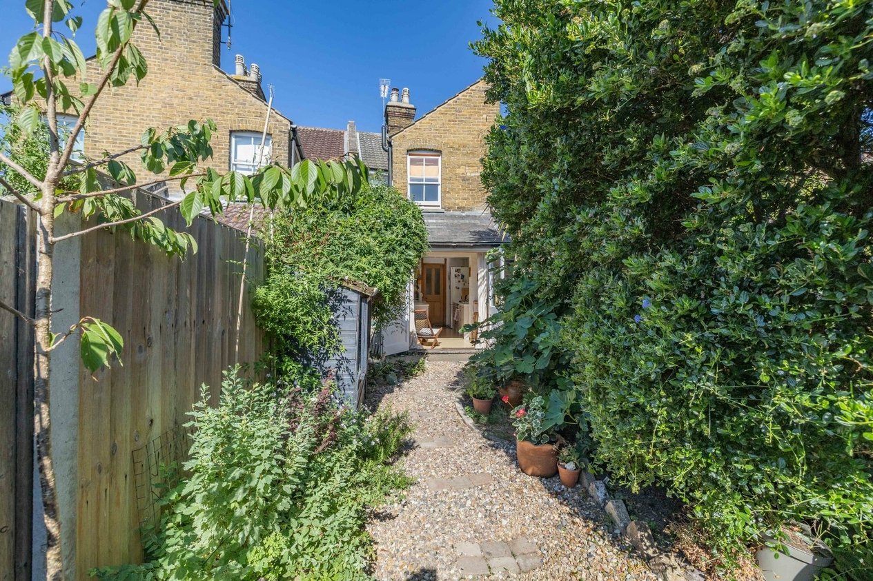Properties Under Offer in Plantation Road Faversham
