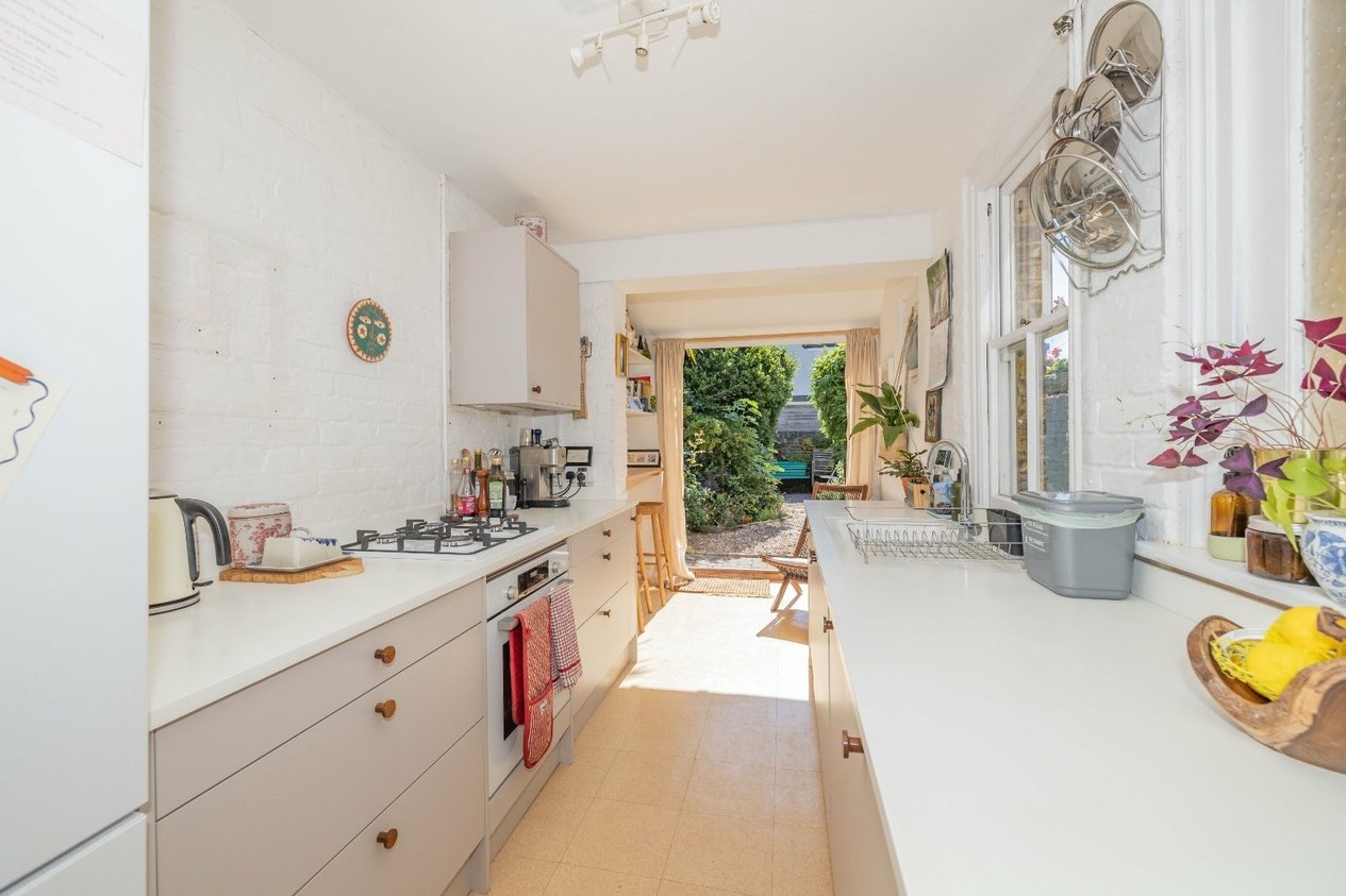 Properties Under Offer in Plantation Road Faversham