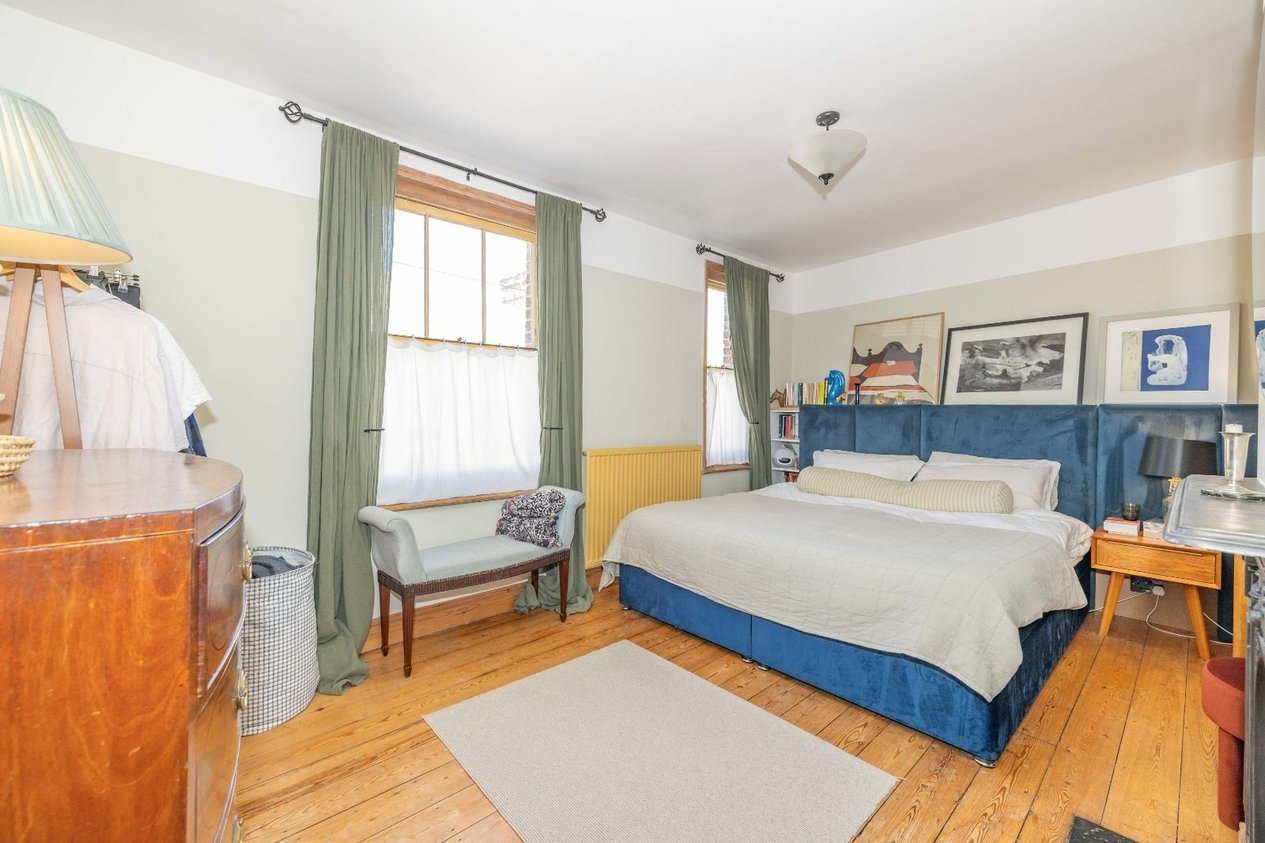 Properties Under Offer in Plantation Road Faversham