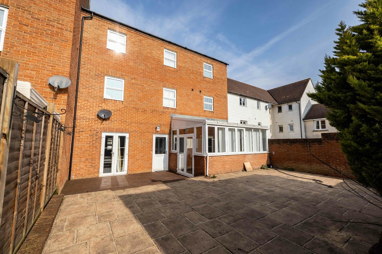Properties For Sale in Poppy Mead Ashford