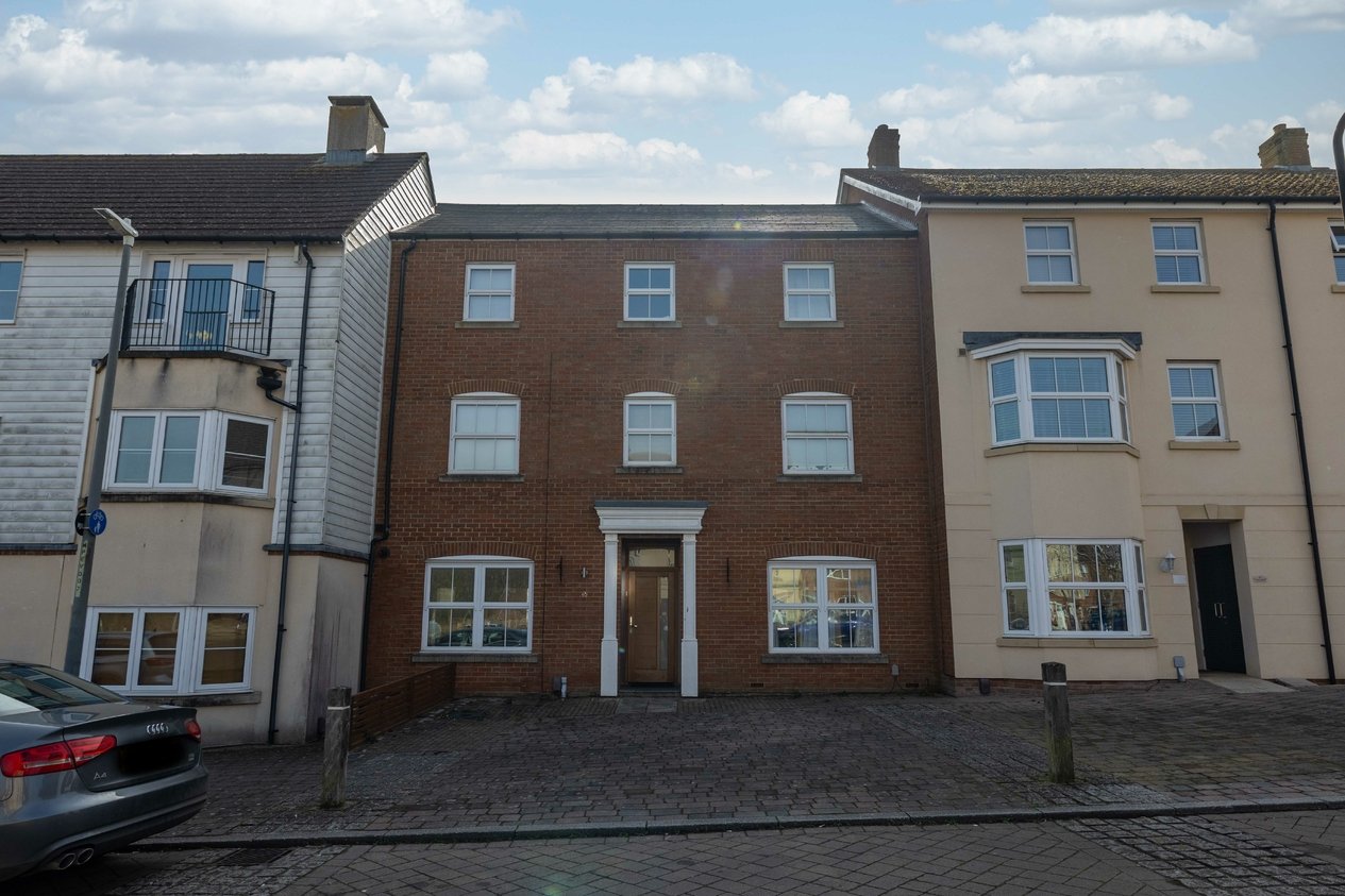 Properties For Sale in Poppy Mead Ashford