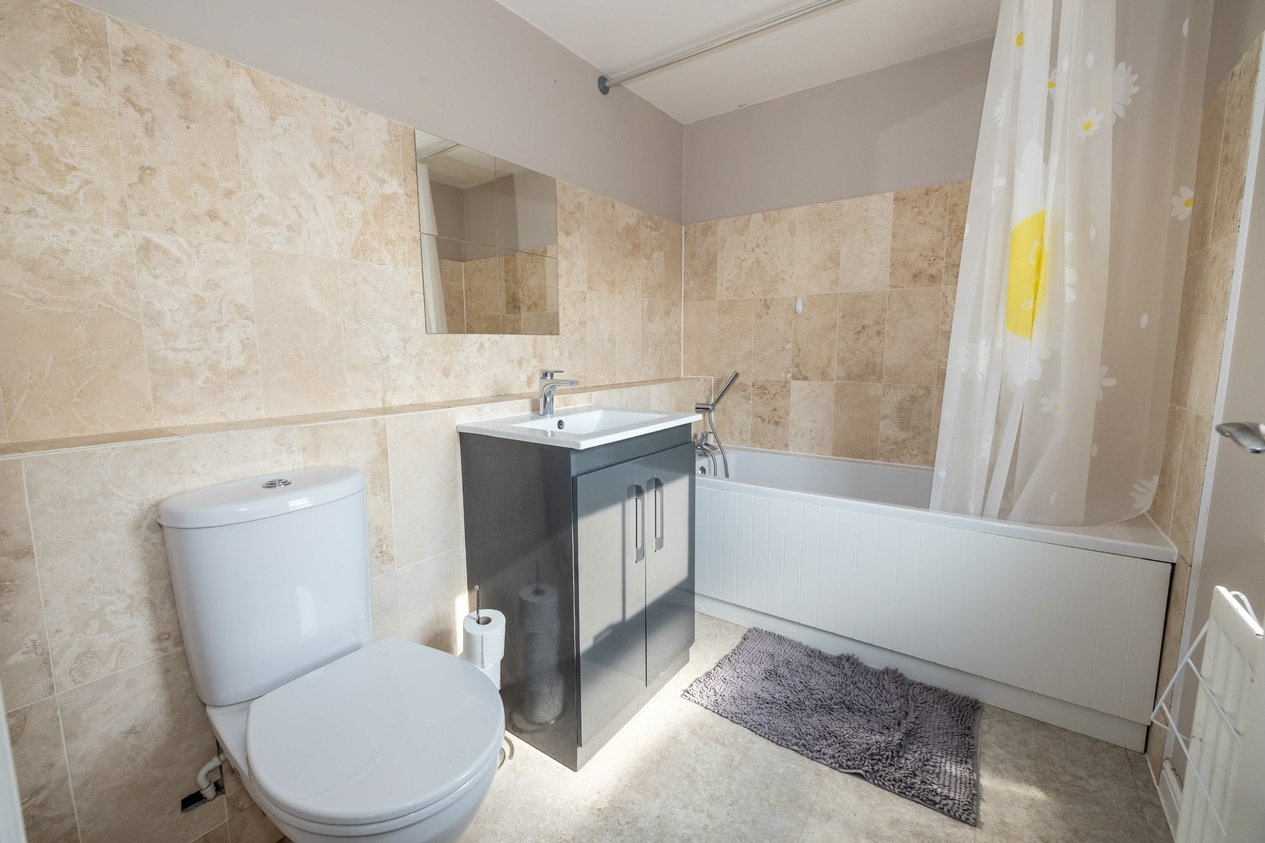 Properties For Sale in Poppy Mead Ashford
