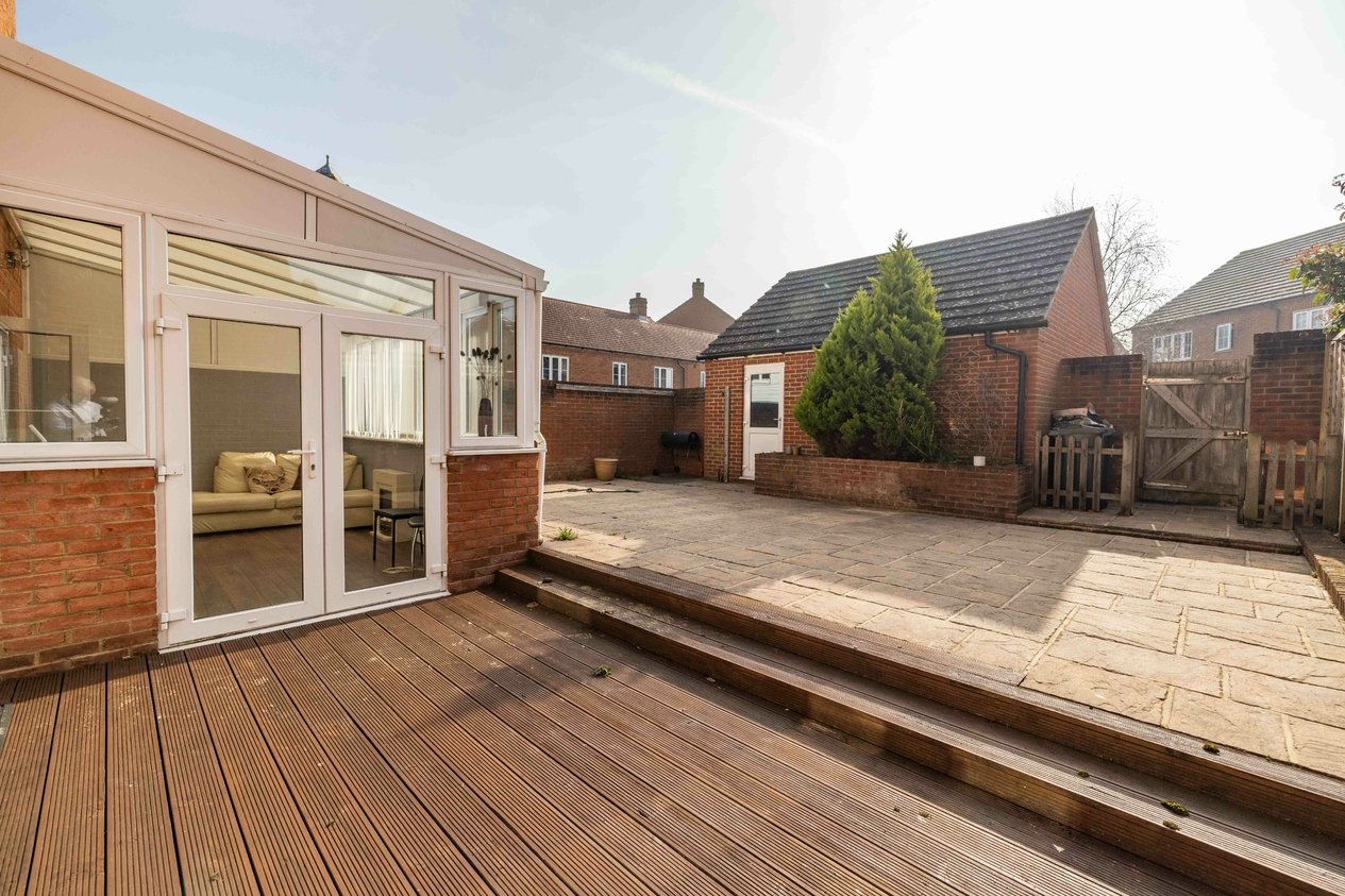 Properties For Sale in Poppy Mead Ashford