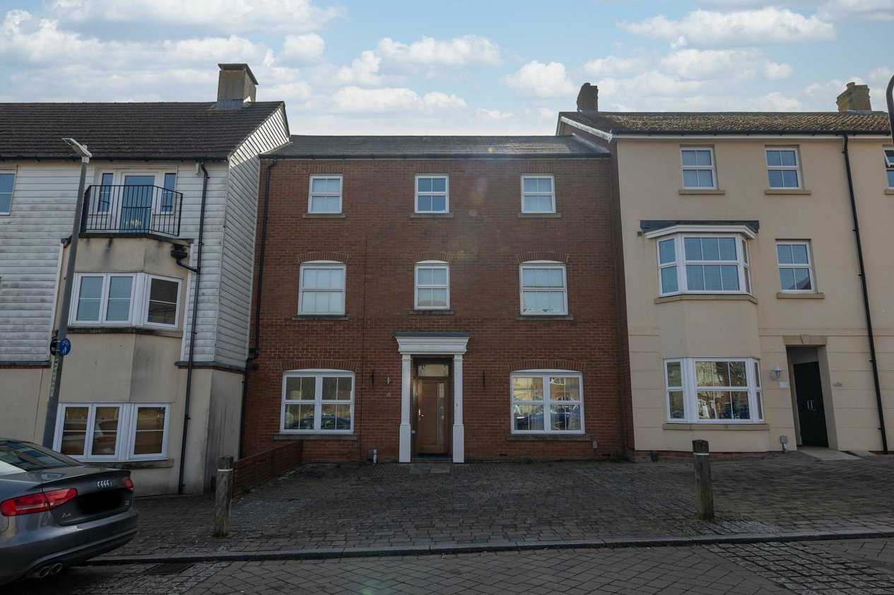 Properties For Sale in Poppy Mead  Kingsnorth
