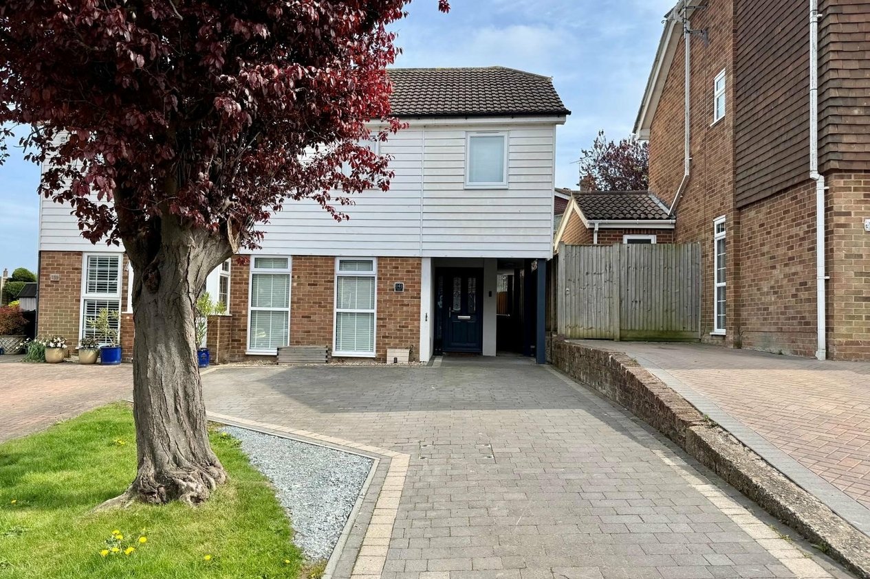 Properties Under Offer in Quantock Drive Ashford