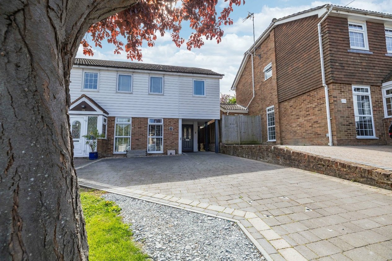 Properties Under Offer in Quantock Drive Ashford