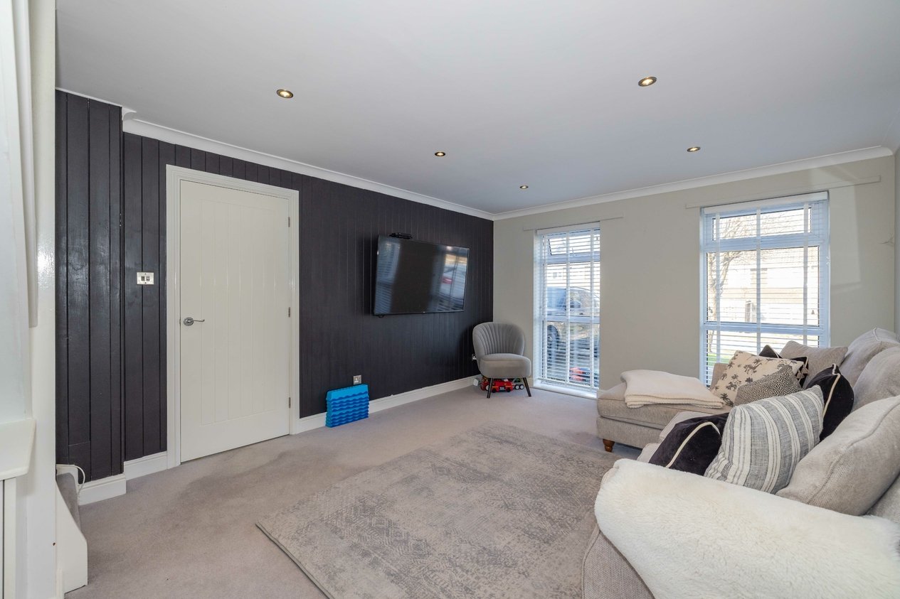 Properties Under Offer in Quantock Drive Ashford