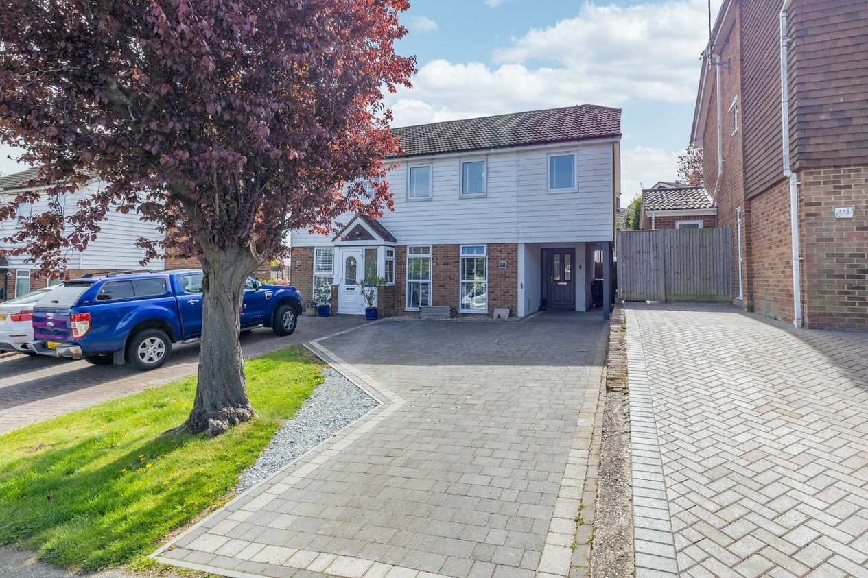 Properties Under Offer in Quantock Drive Ashford